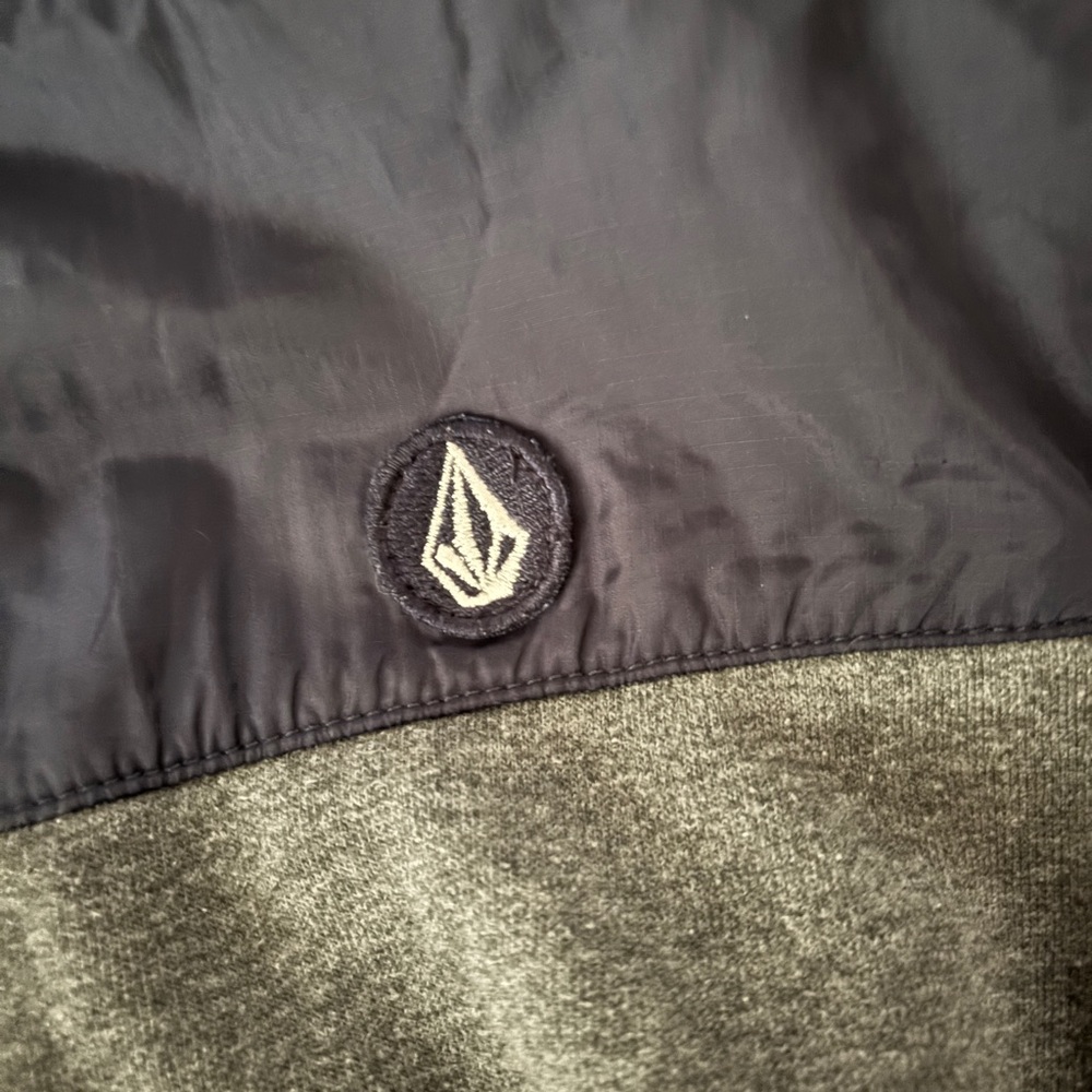Volcom Boy's Two-Tone Gray and Black Windbreaker - Picture 2 of 4